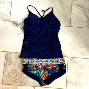 EUC Athleta navy 36B/C tankini top underwire and ruching! Adjustable straps